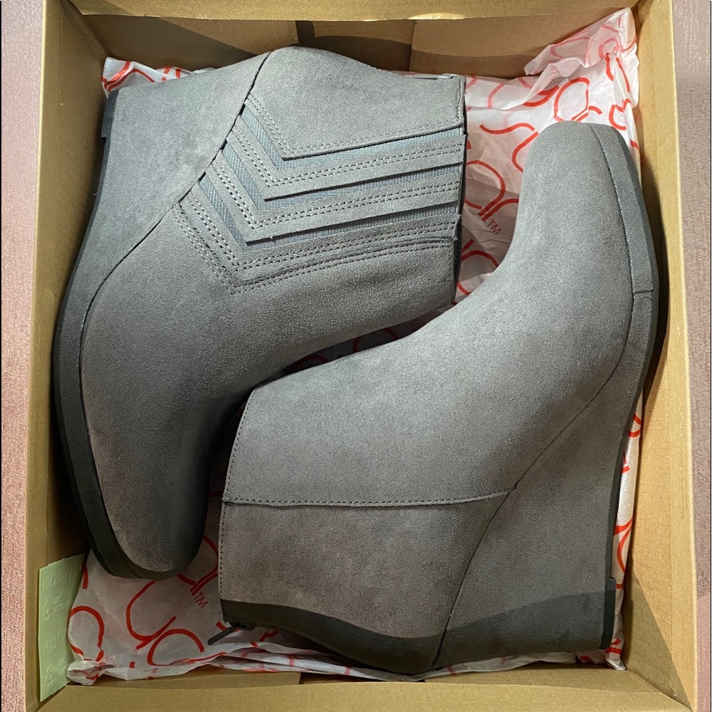 Women’s Gray Wedge Booties